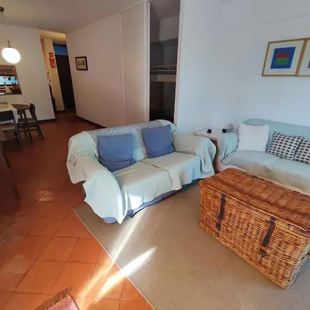 T2 Apartment With Private Garden In The Balaia