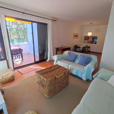 T2 Apartment With Private Garden In The Balaia
