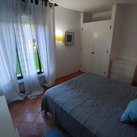 T2 Apartment With Private Garden In The Balaia